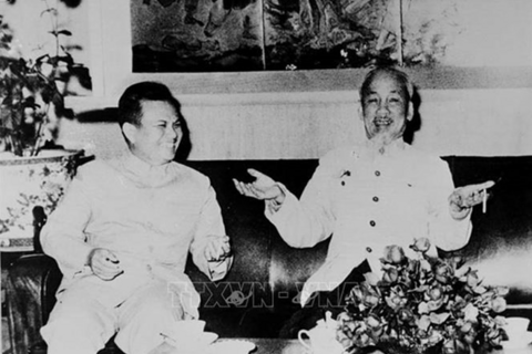 “Việt - Lào hai nước chúng ta, tình sâu hơn nước Hồng Hà - Cửu Long”