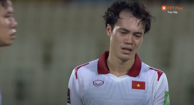 Hình ảnh các chàng trai tuyển Việt Nam bật khóc sau thất bại đáng tiếc với tuyển Trung Quốc khiến ai cũng xót xa - Ảnh 3. Hình ảnh các chàng trai tuyển Việt Nam bật khóc sau thất bại đáng tiếc với tuyển Trung Quốc khiến ai cũng xót xa - Ảnh 3.