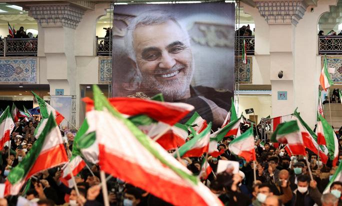 Ảnh tướng Qassem Soleimani trong buổi tưởng niệm 2 năm ngày mất của ông ở Tehran, Iran, hôm 3/1. Ảnh: Reuters.