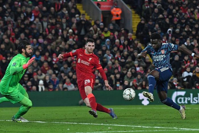Sao Nhật Bản bỏ lỡ cơ hội khó tin, Liverpool gây thất vọng tràn trề trước Arsenal ở bán kết cúp Liên đoàn - Ảnh 8.