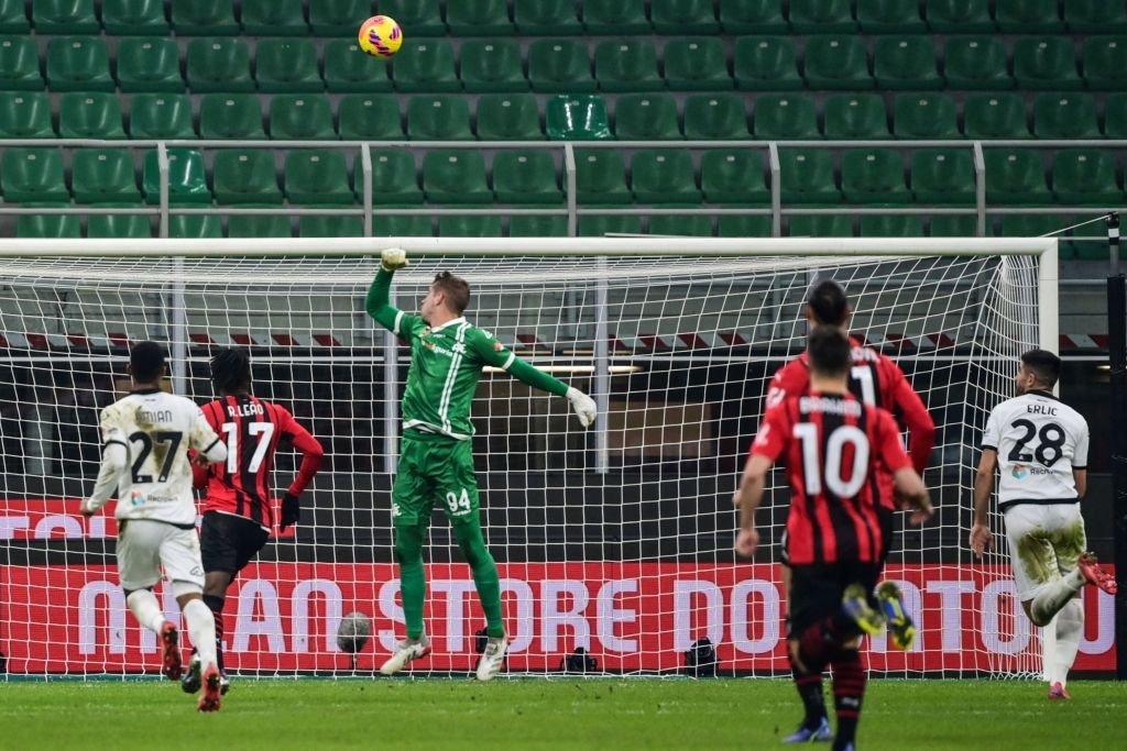 Milan thua Spezia ảnh 4