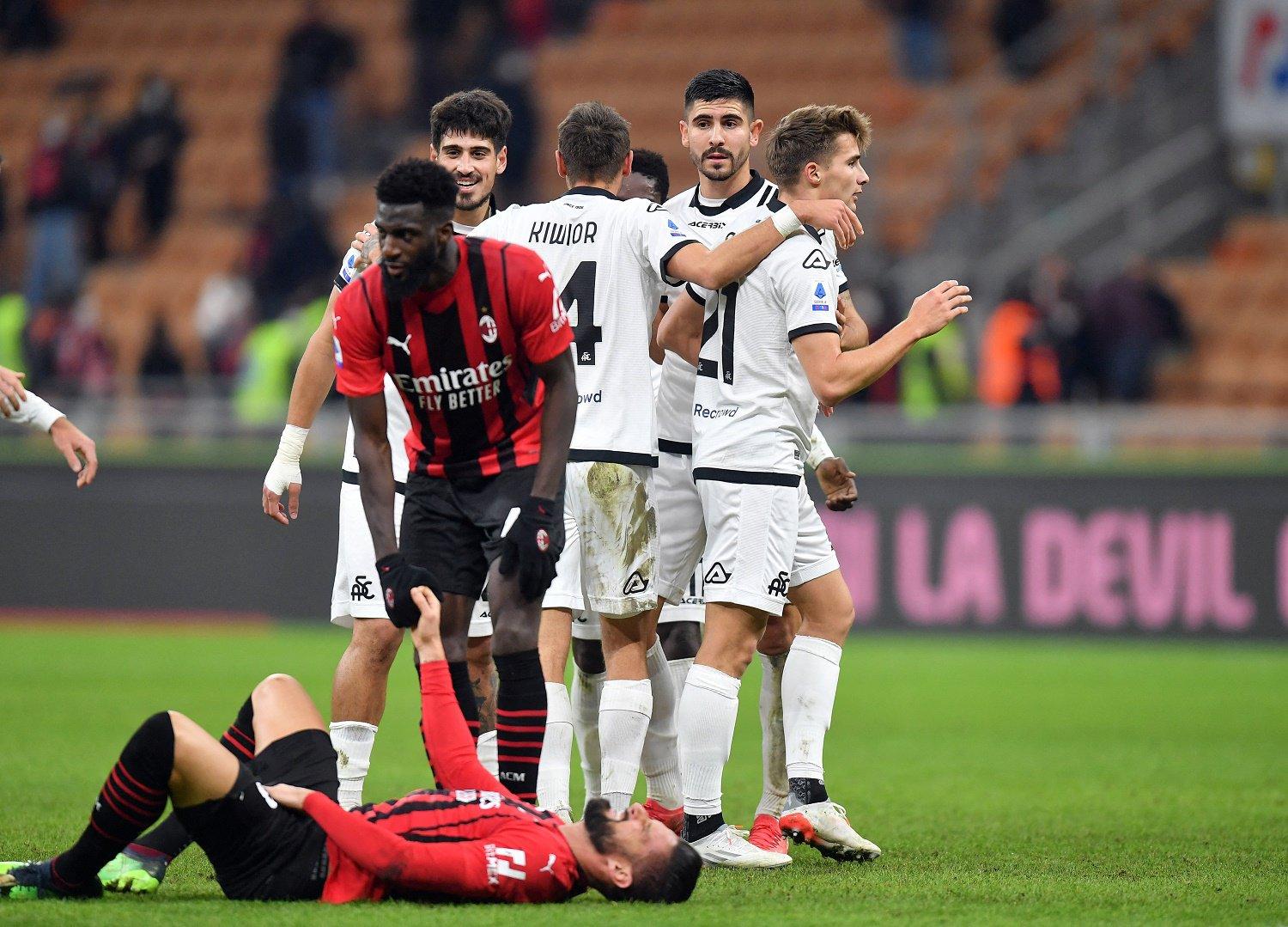 Milan thua Spezia ảnh 1