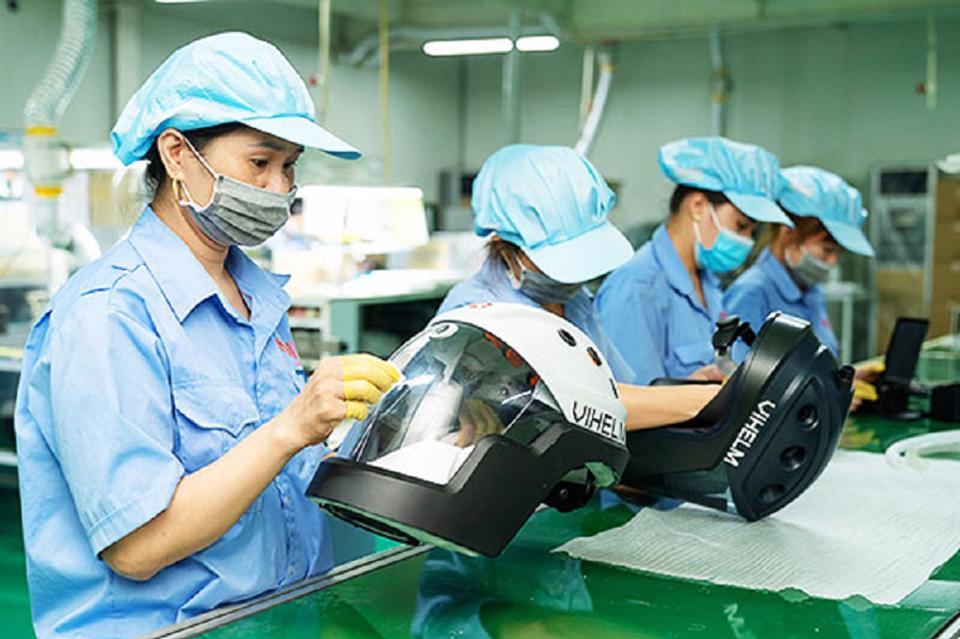 Mũ c&aacute;ch ly di động l&agrave; 1 trong 10 sự kiện khoa học &amp; c&ocirc;ng nghệ ti&ecirc;u biểu năm 2021