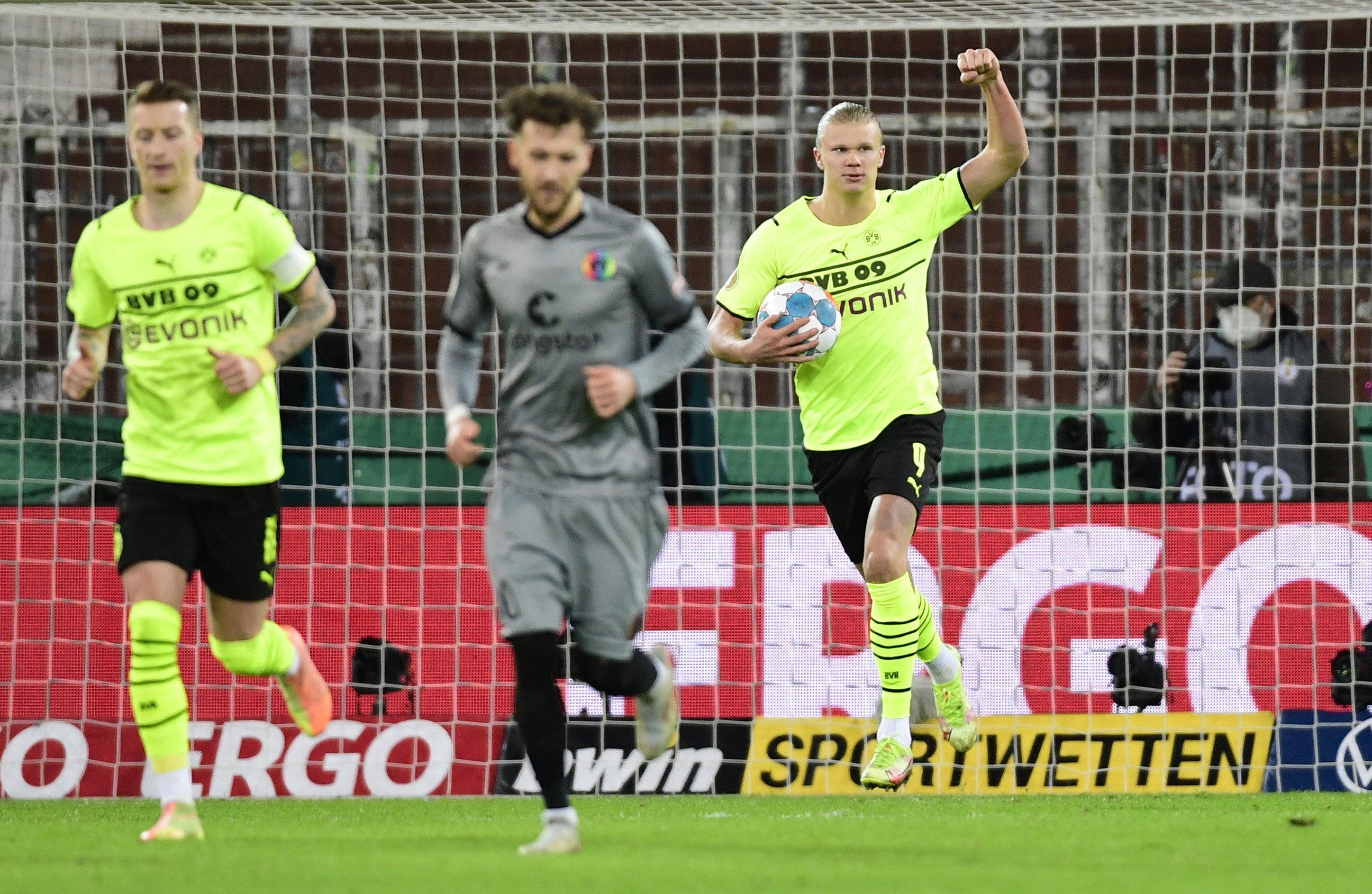 Dortmund ảnh 1 Haaland không thể cứu Dortmund. Ảnh: Reuters.