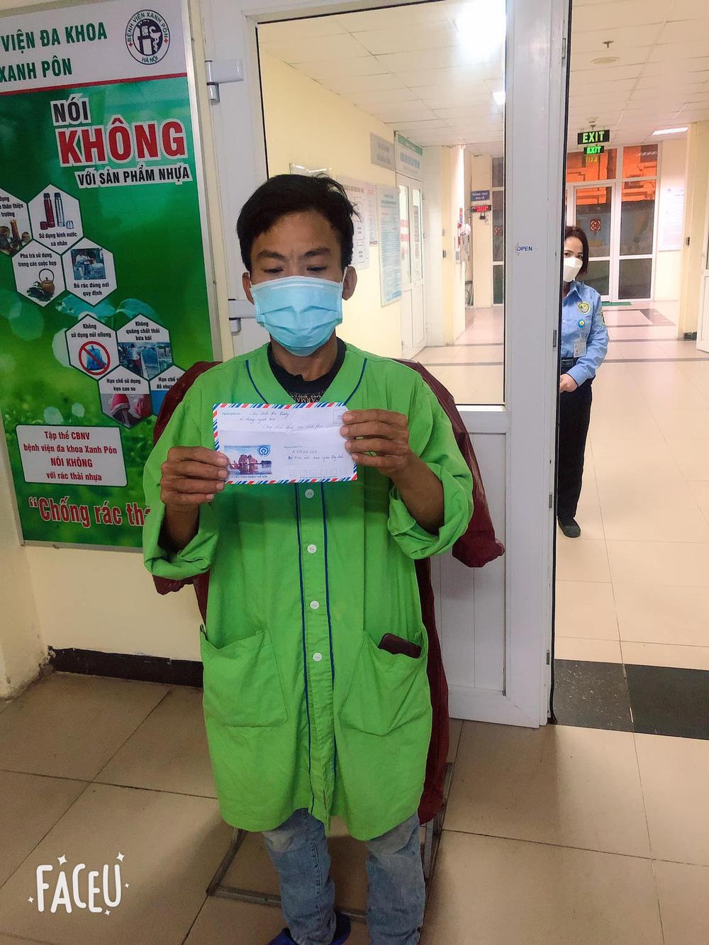 Mạnh thường quân giúp đỡ gia đình bé N.A