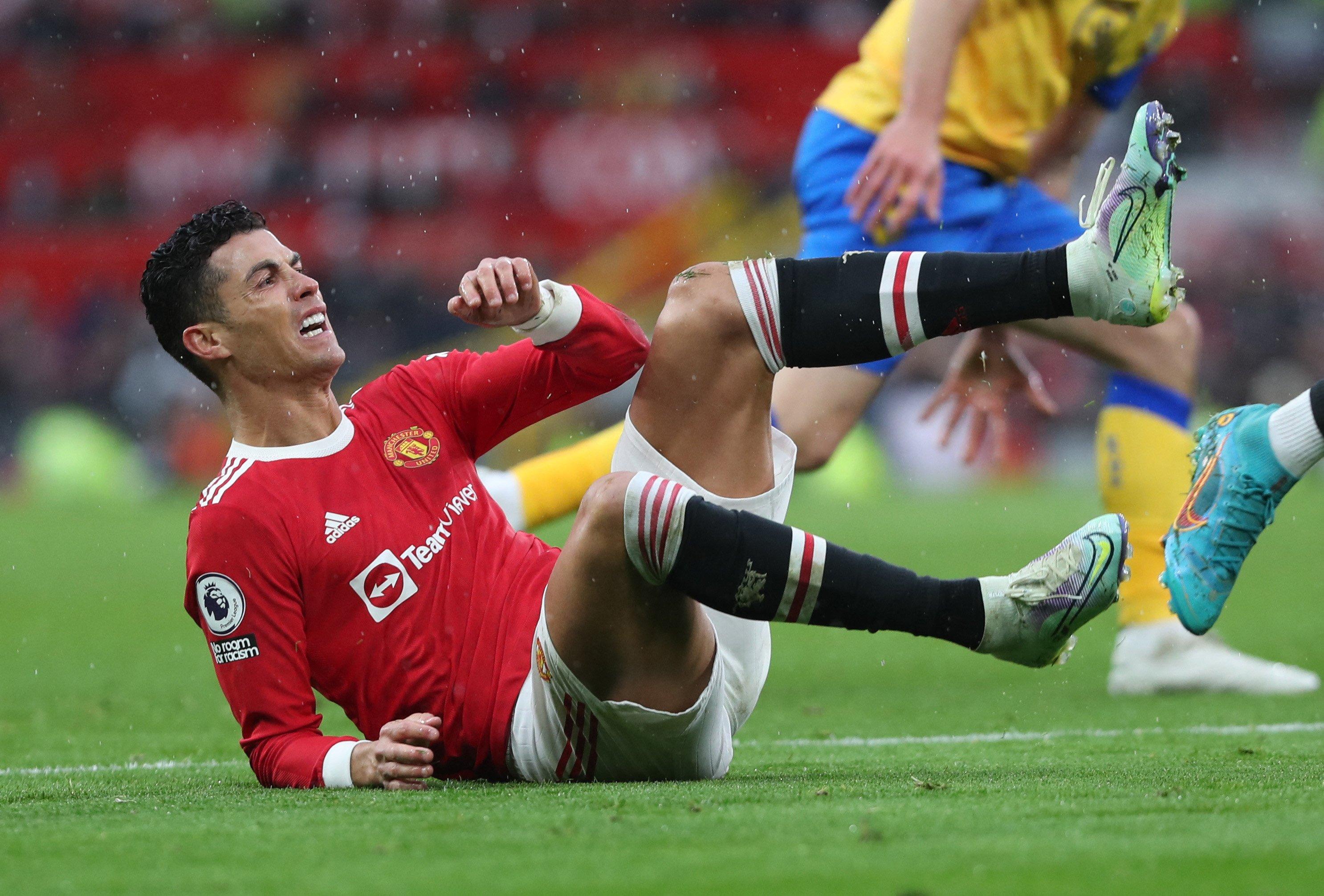 Ronaldo bất mãn với HLV Rangnick ảnh 2 Đối với một cầu thủ bình thường, việc tịt ngòi 6 trận liên tiếp ở tuổi 37 là bình thường, nhưng Ronaldo lại phải chịu sức ép lớn.