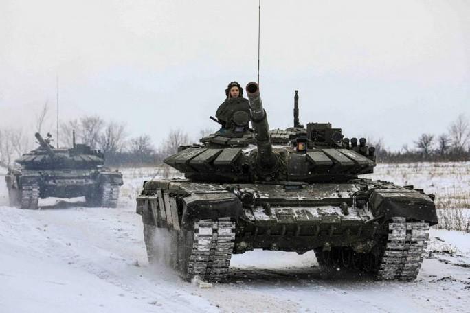 Binh sĩ Nga tập trận quân sự ở vùng Leningrad. Ảnh được công bố ngày 14-2 giữa lúc căng thẳng Nga-Ukraine leo thang. Ảnh: Reuters.