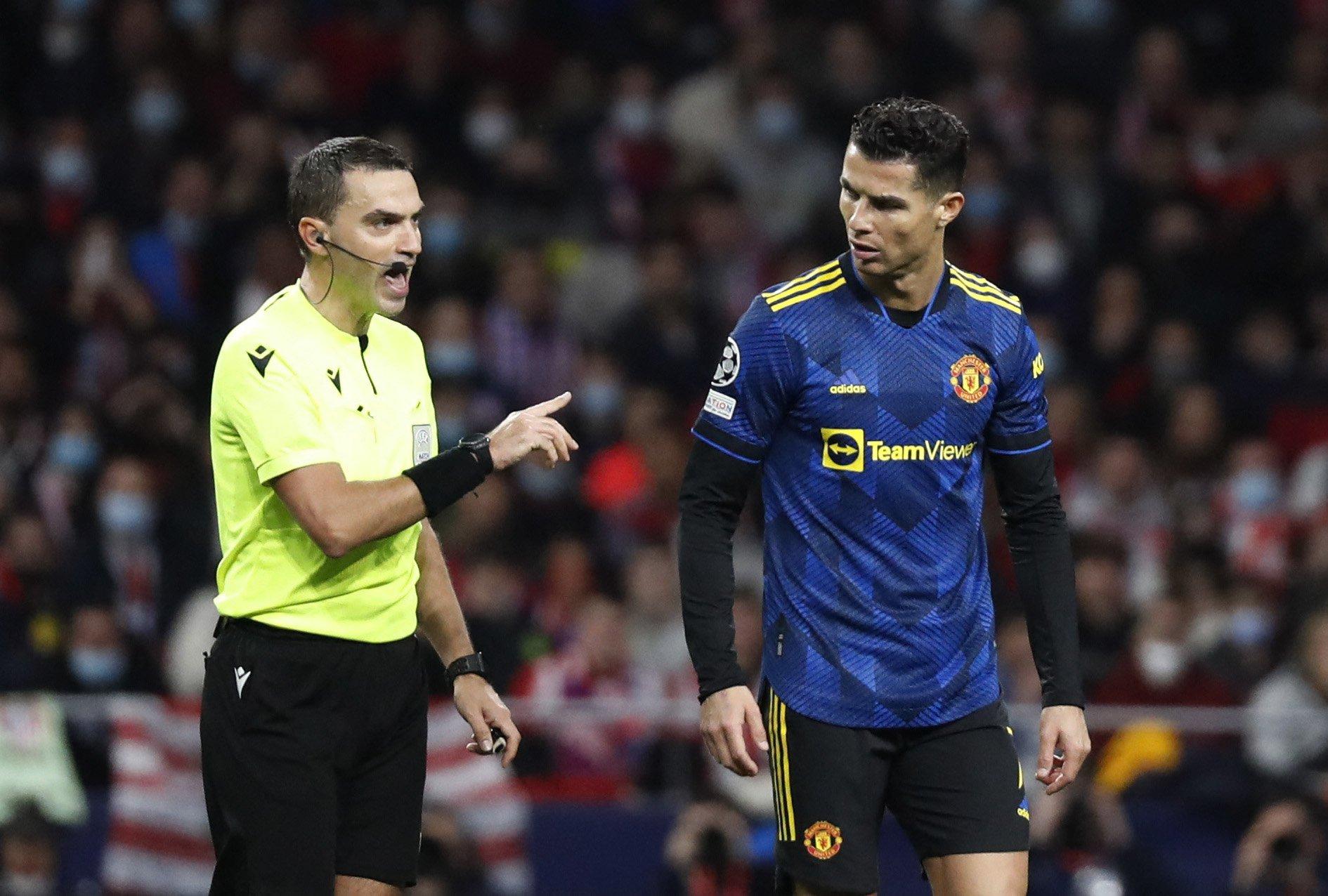 Ronaldo tỏ thái độ với trọng tài ảnh 1 Ronaldo to thai do voi trong tai anh 1