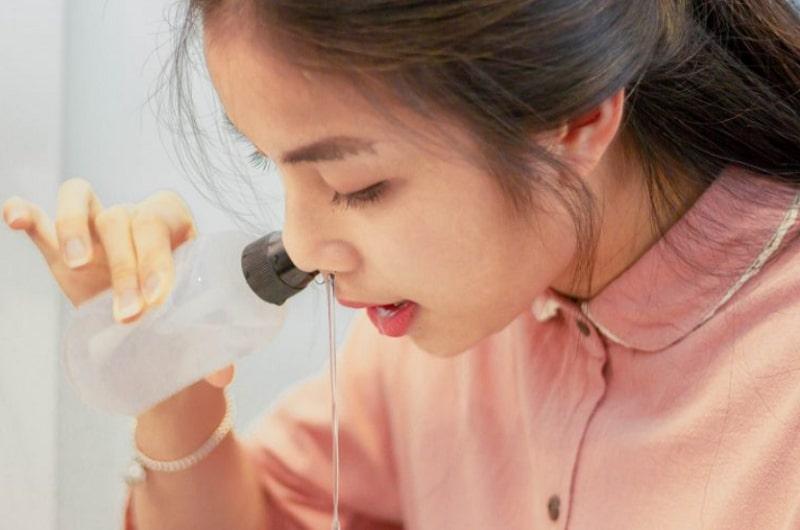 Rửa mũi, súc họng bằng nước muối nhiều lần mỗi ngày để phòng chống Covid-19: Cảnh báo 8 nguy hiểm rình rập phía sau - Ảnh 4. Rửa mũi, súc họng bằng nước muối nhiều lần mỗi ngày để phòng chống Covid-19: Cảnh báo 8 nguy hiểm rình rập phía sau - Ảnh 4.