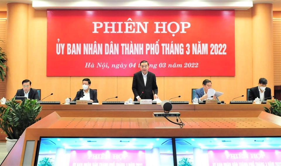 Chủ tịch UBND th&agrave;nh phố Chu Ngọc Anh&nbsp;chủ tr&igrave; phi&ecirc;n họp trực tuyến UBND th&agrave;nh phố H&agrave; Nội&nbsp;