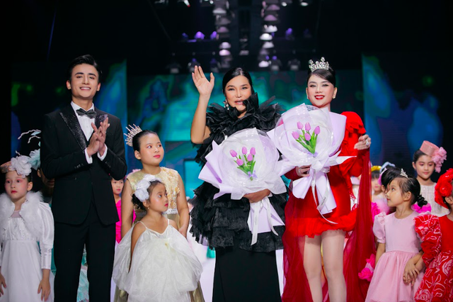 Lâm Khánh Chi không ngần ngại xuất hiện cùng bạn trai tin đồn tại Vietnam Junior Fashion Week - Ảnh 8.