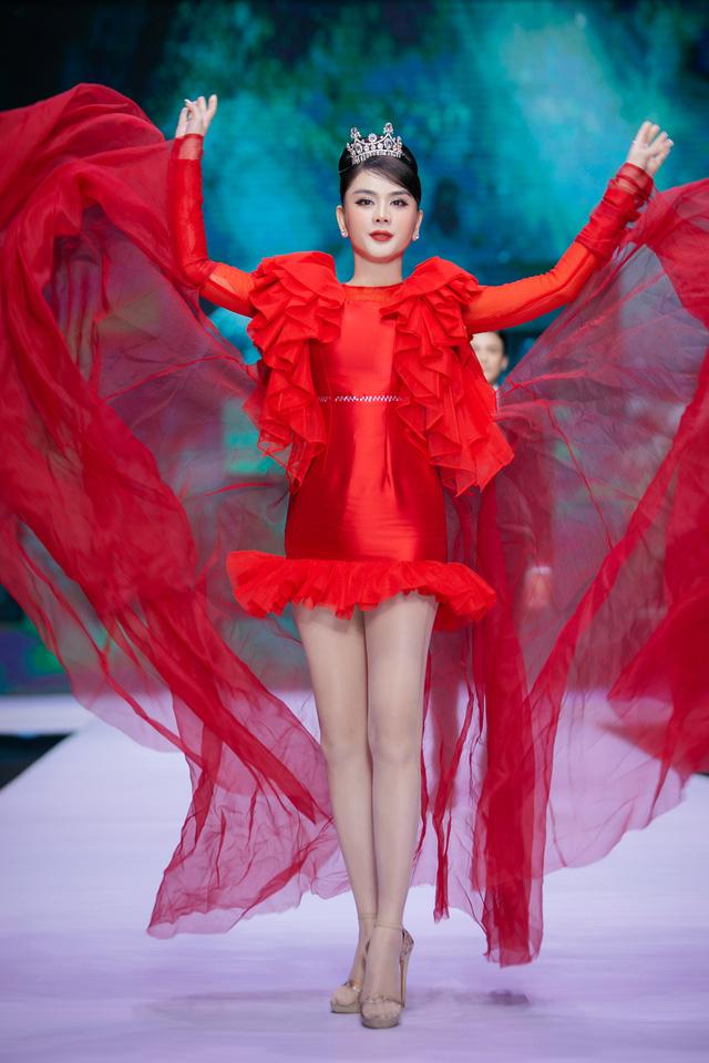 Lâm Khánh Chi không ngần ngại xuất hiện cùng bạn trai tin đồn tại Vietnam Junior Fashion Week - Ảnh 5.