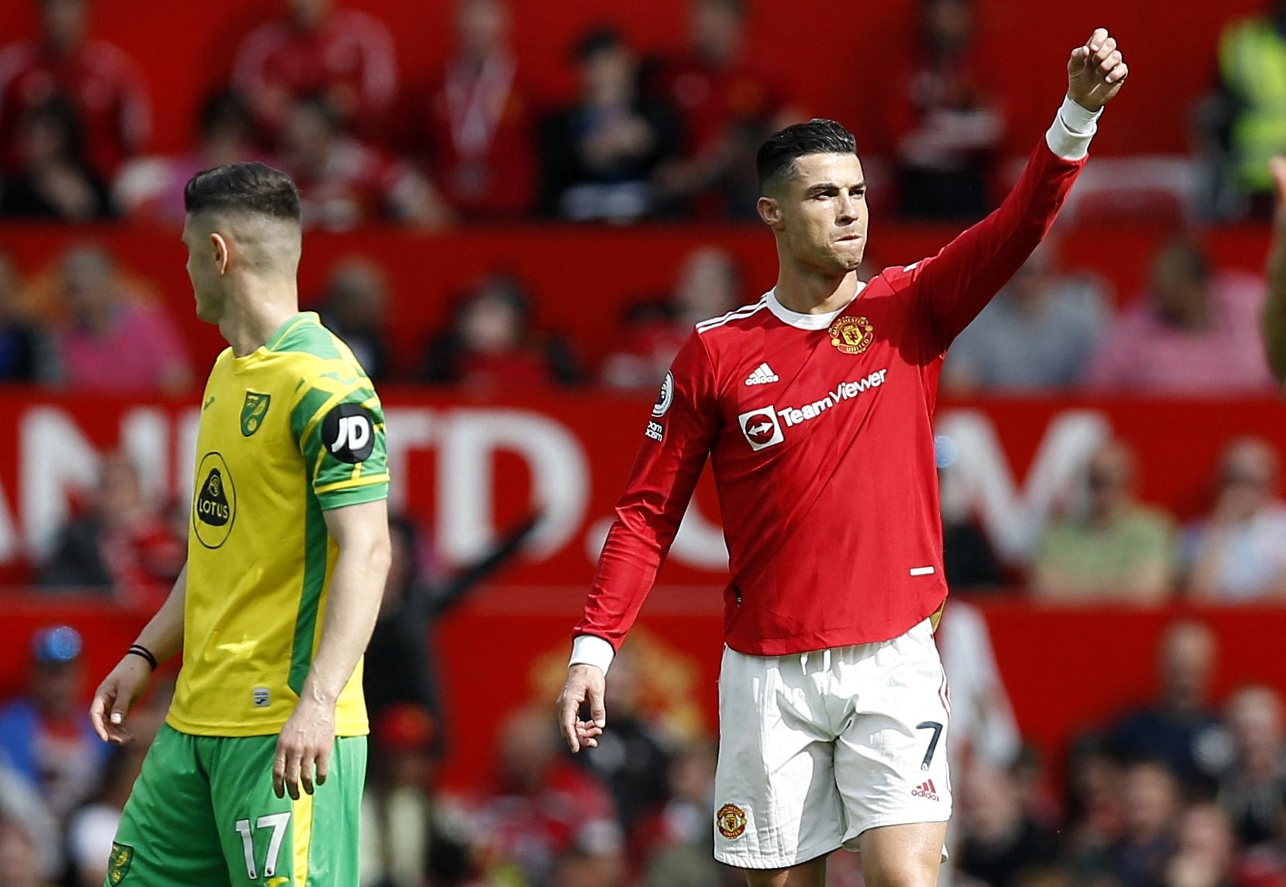 Cristiano Ronaldo giải cứu Manchester United trong chiến thắng 3-2 trước Norwich tối 16/4 (giờ Hà Nội). Ảnh: Reuters.