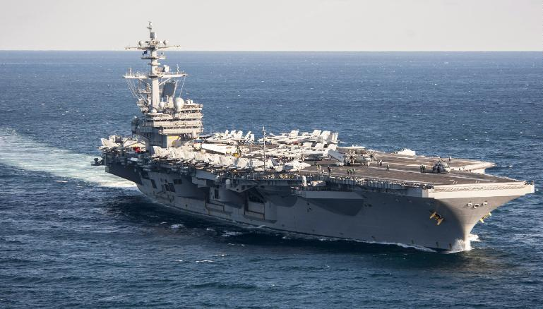 Ba thuy thu tren tau USS George Washington thiet mang. anh 1