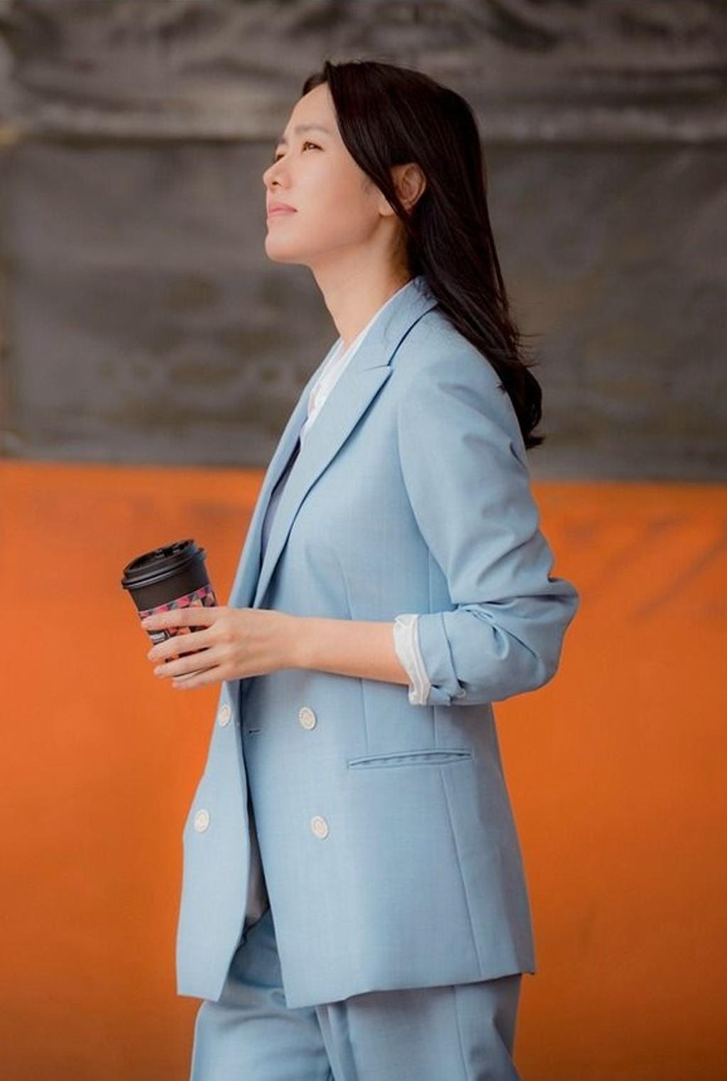 Son Ye Jin có tận 9 chiêu diện blazer vừa sang vừa hack tuổi trẻ trung hơn hẳn - Ảnh 4.