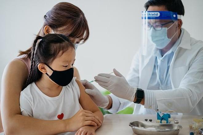 Bộ Y tế phân bổ vaccine Covid-19 đợt 3, tiến độ tiêm cho trẻ 5-12 tuổi còn chậm ảnh 1