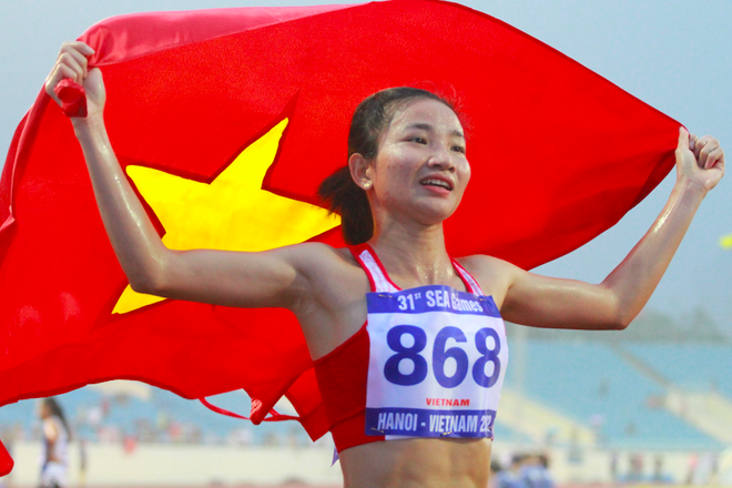 Kỷ lục gia Nguyễn Thị Oanh nhận thưởng tối thiểu 185 triệu đồng ảnh 1