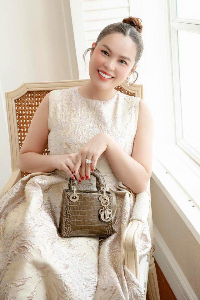 Hoa hậu Phương Lê ly hôn: Ngôi nhà 200 tỷ thuộc về con gái, 3 con sống với cha - Ảnh 6. Hoa hậu Phương Lê ly hôn: Ngôi nhà 200 tỷ thuộc về con gái, 3 con sống với cha - Ảnh 6.
