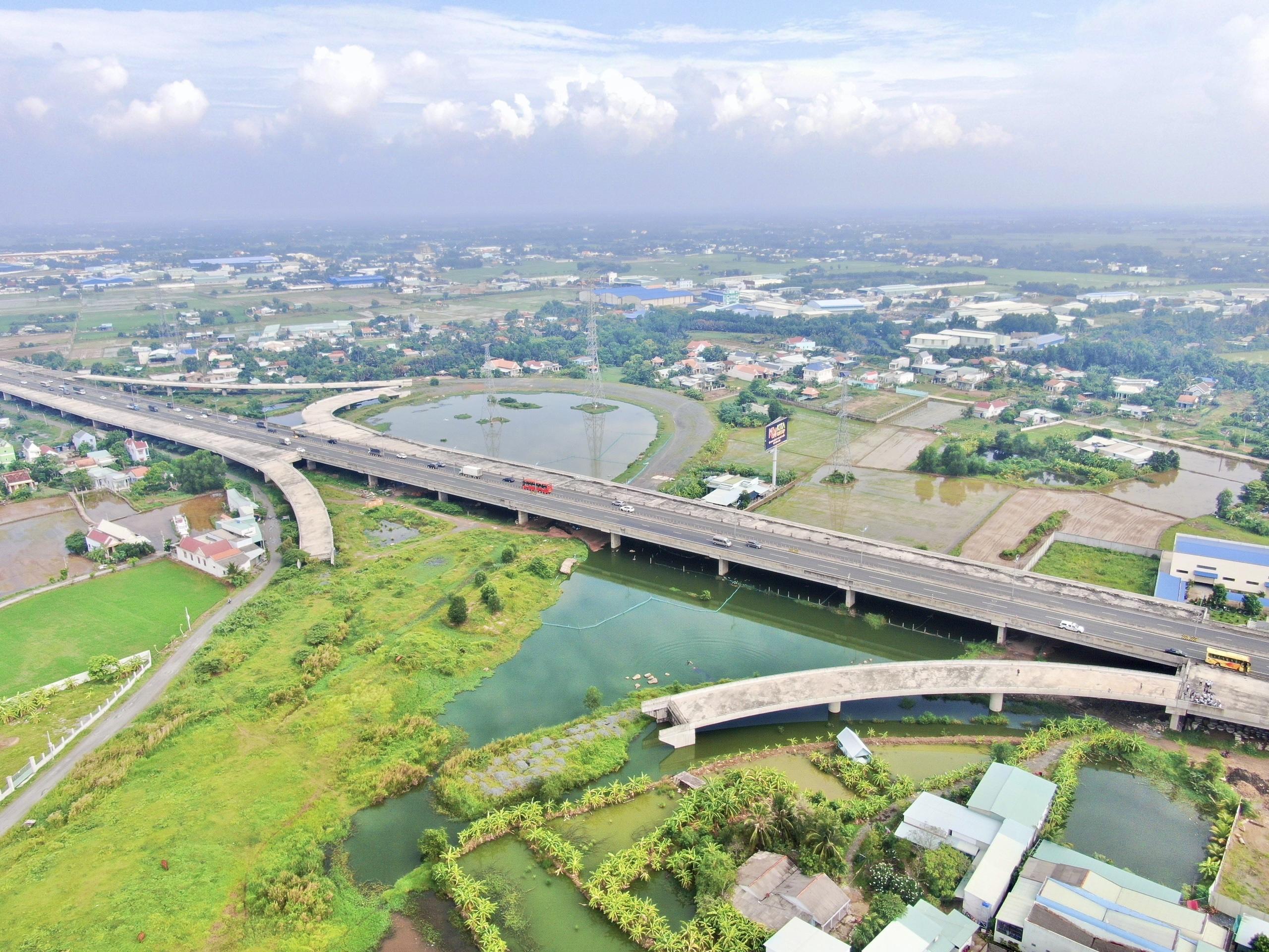 Điểm đầu vành đai 3 TP.HCM, nút giao kết nối cao tốc Bến Lức - Long Thành. Ảnh: Hoàng Hùng.