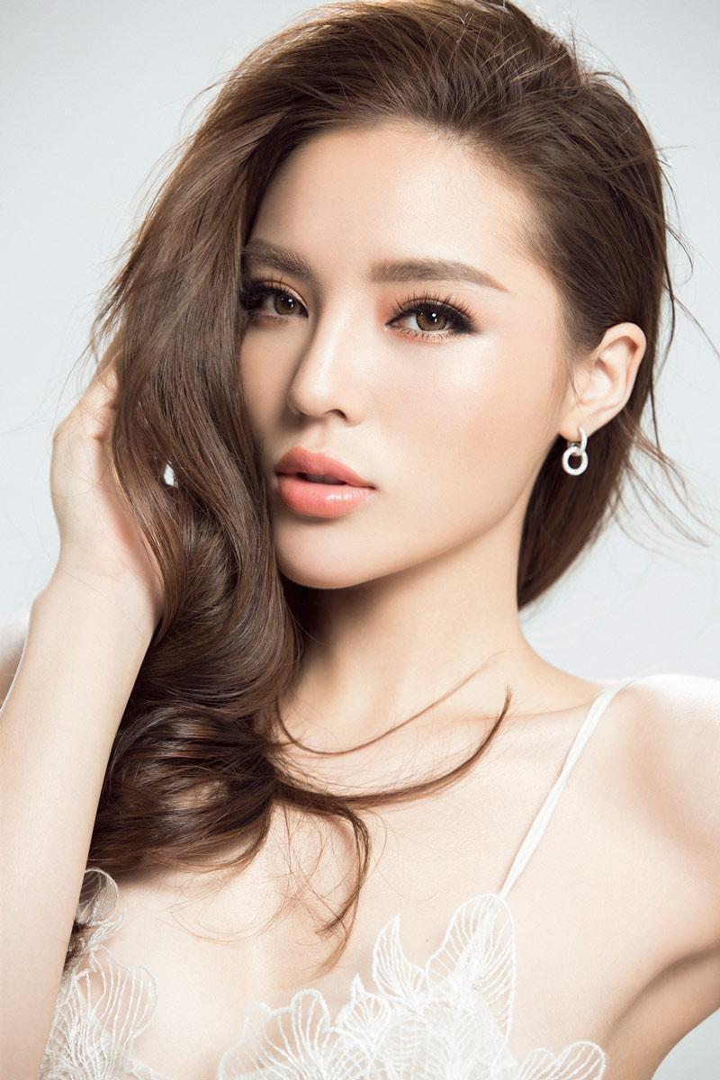 Đọ nhan sắc dàn hậu Việt qua ảnh thẻ: Tiểu Vy, Đặng Thu Thảo vẫn cực xinh đẹp khiến fans 'lụi tim' - Ảnh 10. Đọ nhan sắc dàn hậu Việt qua ảnh thẻ: Tiểu Vy, Đặng Thu Thảo vẫn cực xinh đẹp khiến fans 'lụi tim' - Ảnh 10.
