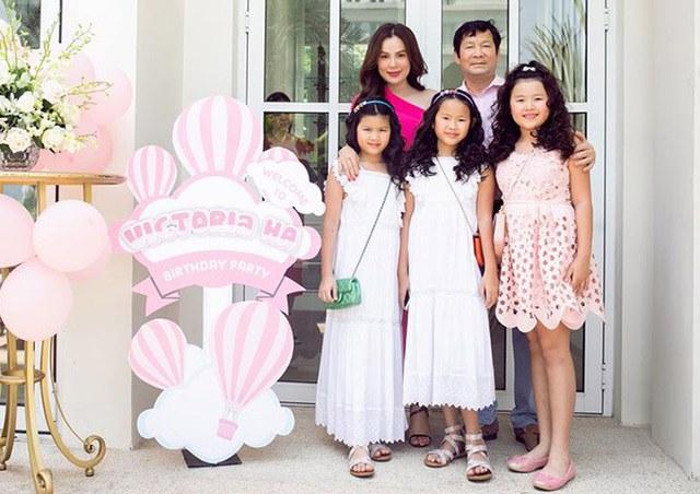 Hoa hậu Phương Lê ly hôn: Ngôi nhà 200 tỷ thuộc về con gái, 3 con sống với cha - Ảnh 1. Hoa hậu Phương Lê ly hôn: Ngôi nhà 200 tỷ thuộc về con gái, 3 con sống với cha - Ảnh 1.