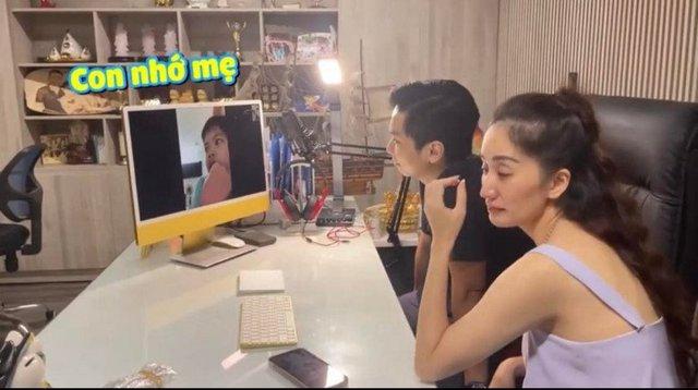 Búi tóc đôi với mẹ, con gái Khánh Thi giống hệt Phan Hiển, nghỉ làm mợ chảnh cười toe toét - Ảnh 16. Búi tóc đôi với mẹ, con gái Khánh Thi giống hệt Phan Hiển, nghỉ làm mợ chảnh cười toe toét - Ảnh 16.