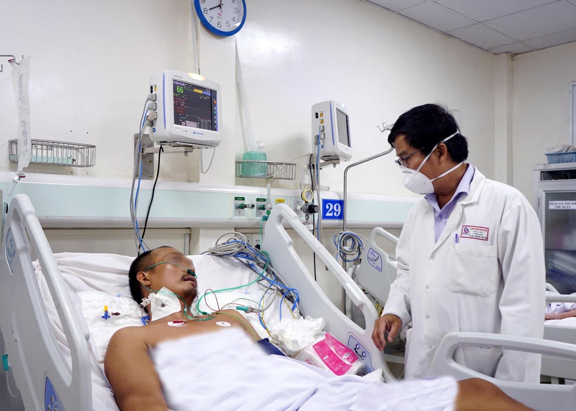 Người đàn ông ngưng tim nhiều lần vì điện giật - Ảnh 1.