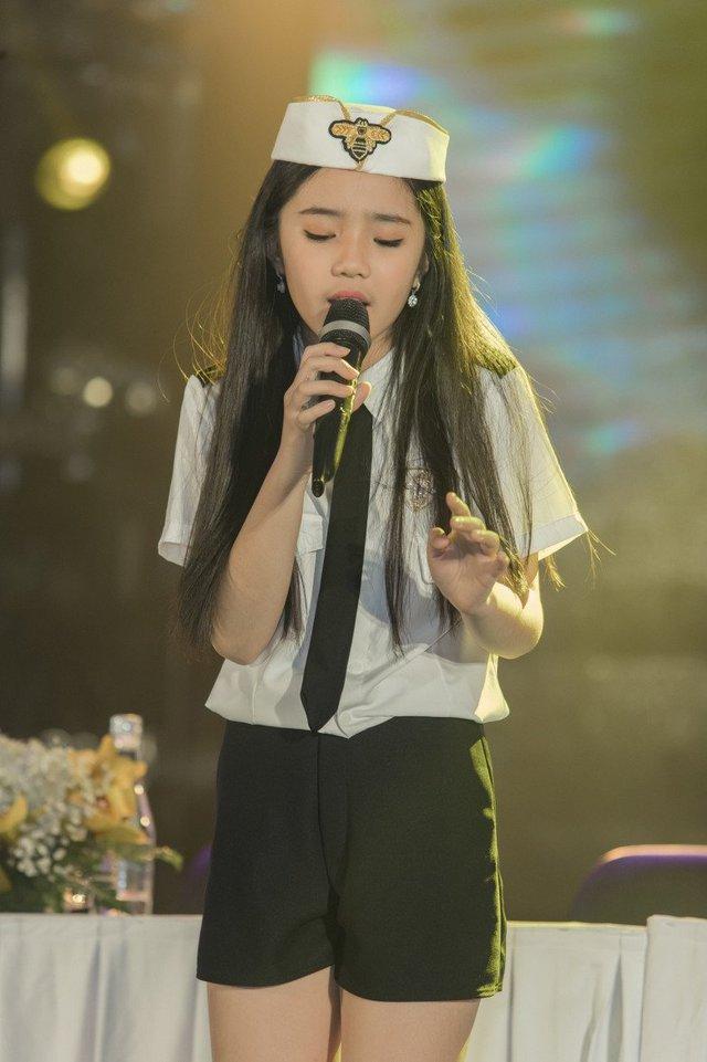 Chụp ké Lệ Quyên, Dương Triệu Vũ, con gái Bằng Kiều 12 tuổi vừa xinh vừa cao nổi bật 1m72, chân dài thẳng tắp - Ảnh 5.