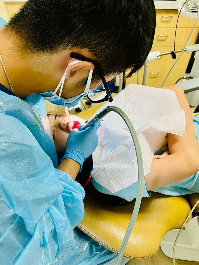 Con gái Thúy Nga, Quyền Linh xin bố mẹ đừng đăng hình vì bị bạn học chọc ghẹo, bàn tán - Ảnh 2. Con gái Thúy Nga, Quyền Linh xin bố mẹ đừng đăng hình vì bị bạn học chọc ghẹo, bàn tán - Ảnh 2.