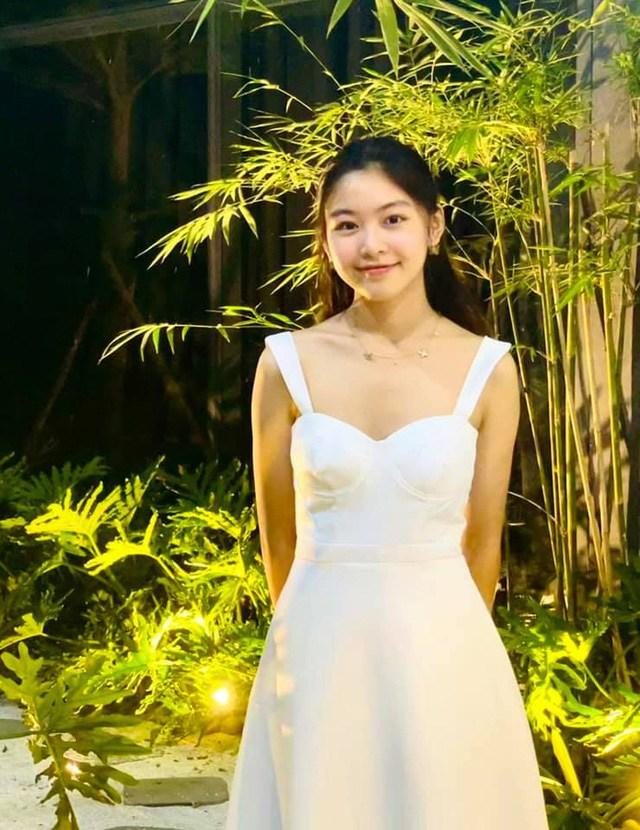 Con gái Thúy Nga, Quyền Linh xin bố mẹ đừng đăng hình vì bị bạn học chọc ghẹo, bàn tán - Ảnh 8. Con gái Thúy Nga, Quyền Linh xin bố mẹ đừng đăng hình vì bị bạn học chọc ghẹo, bàn tán - Ảnh 8.