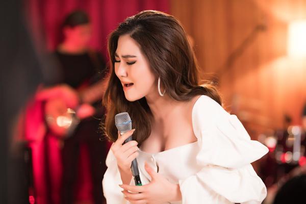 Hương Tràm: Giọng ca xứ Nghệ 17 tuổi gây bão "The Voice" mùa đầu tiên giờ ra sao trên đất Mỹ? - Ảnh 5.