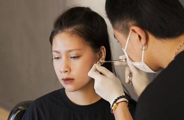 photo-1629293443676 Làm móng, xỏ khuyên - bạn có nguy cơ mắc viêm gan từ những thói quen này mà không biết - ảnh 3