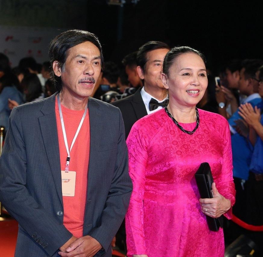 NSND Bùi Bài Bình: Khắc khổ trên phim, tuổi U70 sống viên mãn bên vợ nổi tiếng một thời - Ảnh 4.