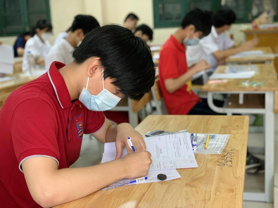 Sáng 20/6, thí sinh có nguyện vọng tiếp tục thi vào lớp 10 chuyên