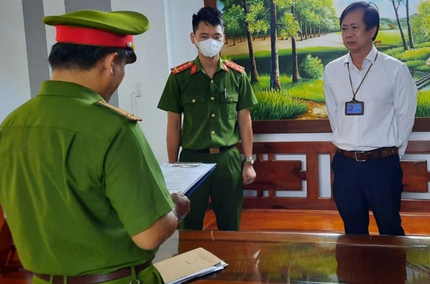 Giam doc CDC Da Nang bi bat anh 1