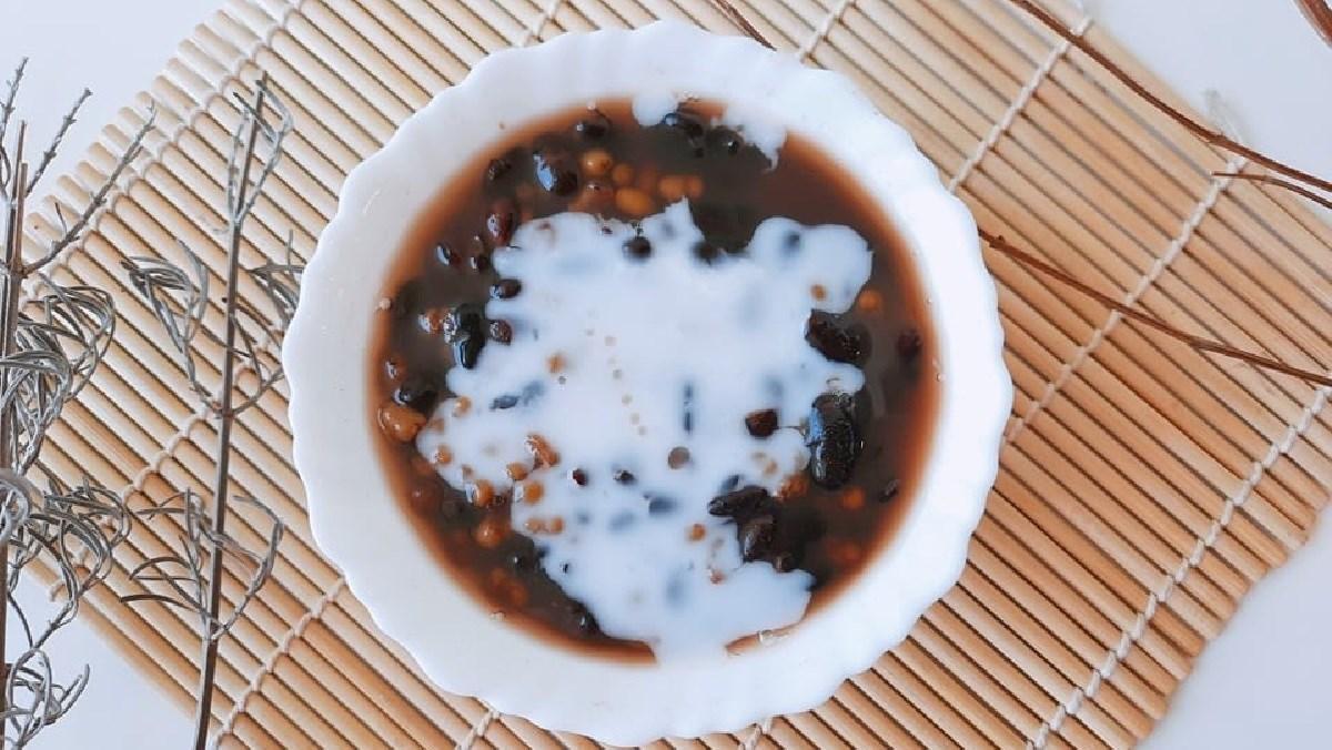 Nước đậu đen là thuốc quý của mùa hè nhưng 5 nhóm người sau dùng thì hóa