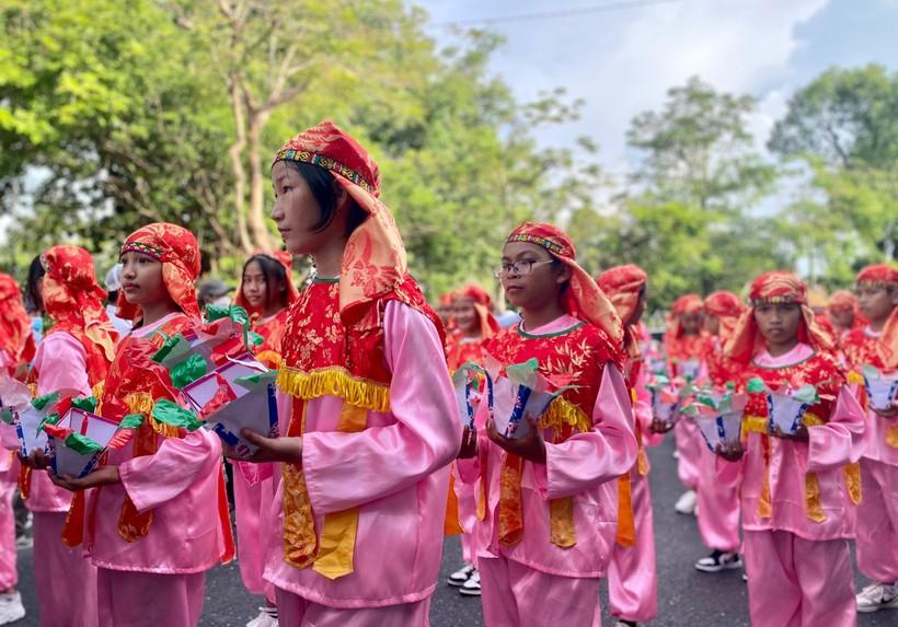 Rộn ràng Lễ hội đường phố đa sắc màu tại Festival Huế 2022 ảnh 7