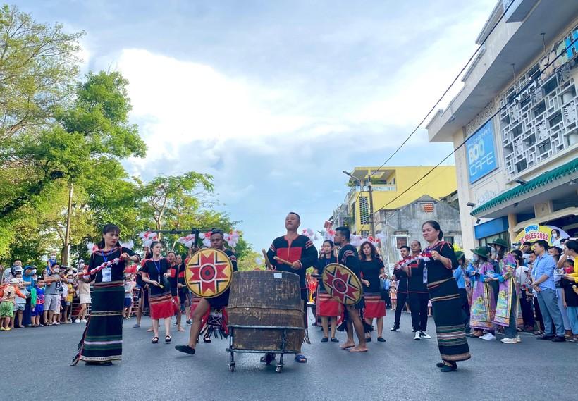 Rộn ràng Lễ hội đường phố đa sắc màu tại Festival Huế 2022 ảnh 9