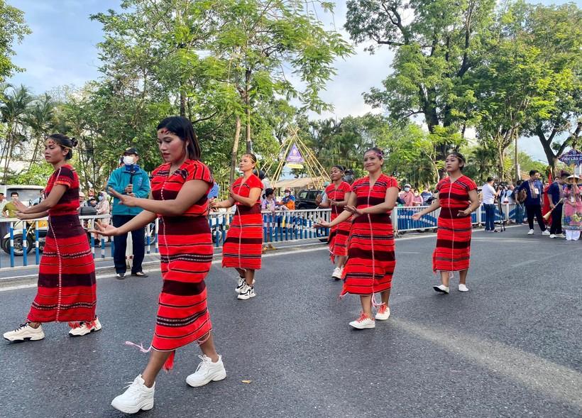 Rộn ràng Lễ hội đường phố đa sắc màu tại Festival Huế 2022 ảnh 4