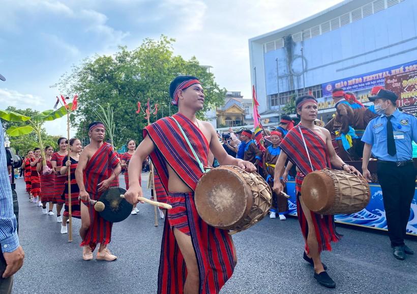 Rộn ràng Lễ hội đường phố đa sắc màu tại Festival Huế 2022 ảnh 3
