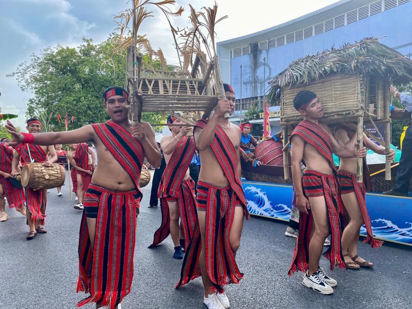 Rộn ràng Lễ hội đường phố đa sắc màu tại Festival Huế 2022 ảnh 2