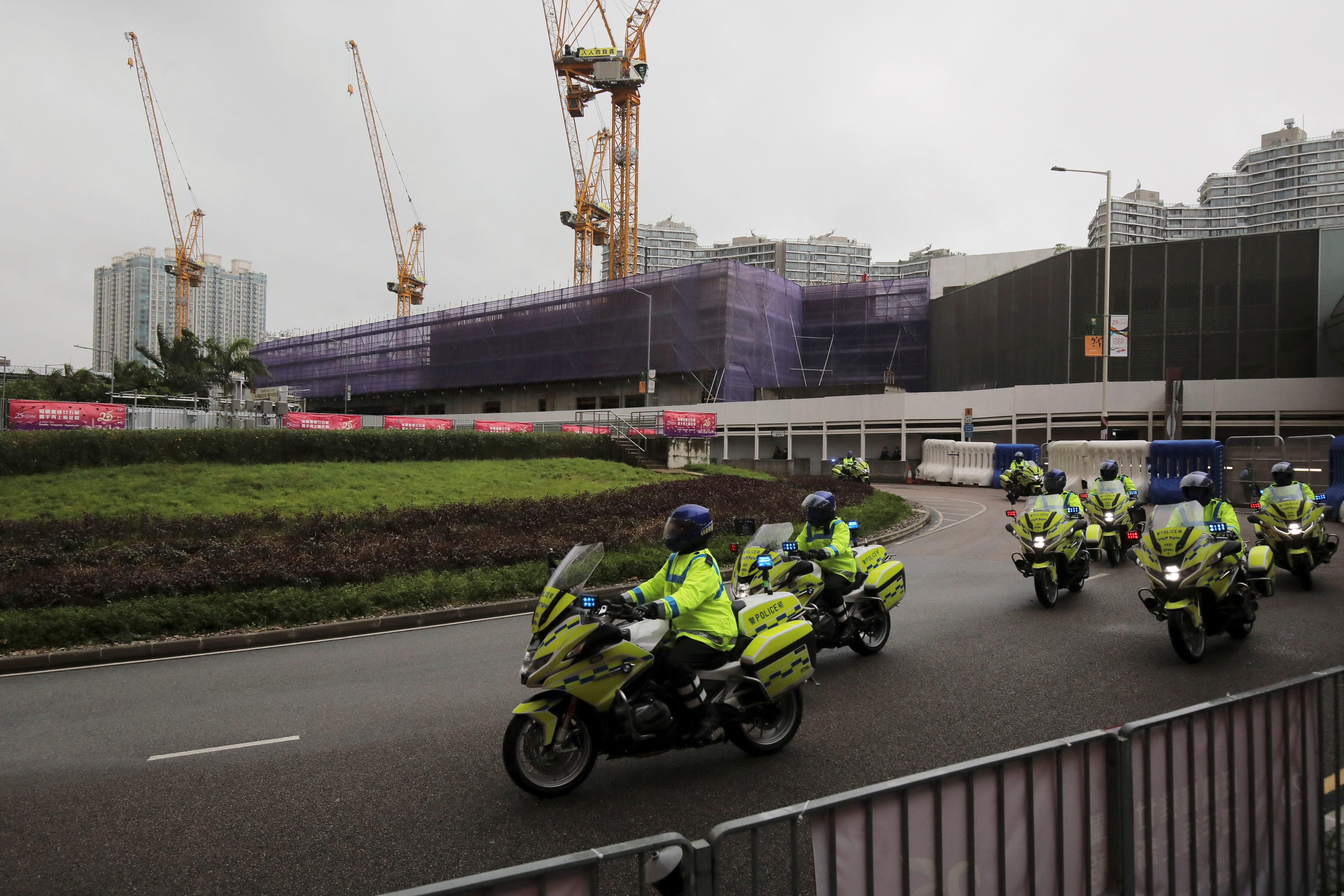 ong tap can binh den hong kong anh 8