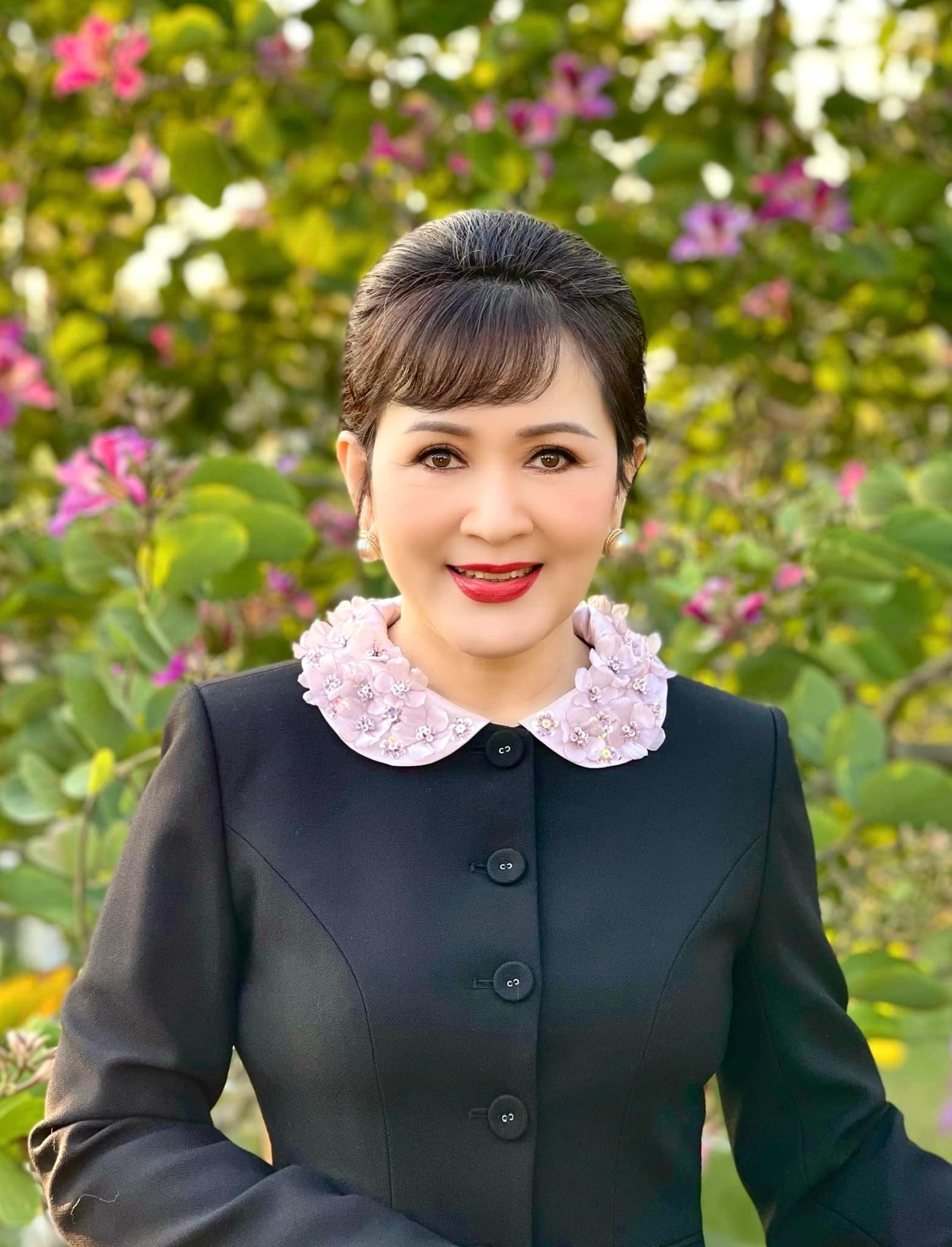 NSND Minh Hòa: Nhan sắc bất chấp thời gian, tuổi xế chiều sống bình lặng, hạnh phúc - Ảnh 8.