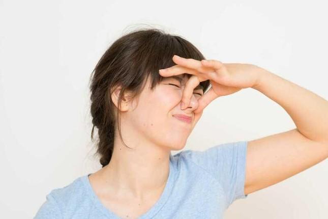 Những thực phẩm đại kỵ với người bị hôi nách cần bỏ ngay kẻo ‘càng ngày càng nặng mùi’ - Ảnh 2.