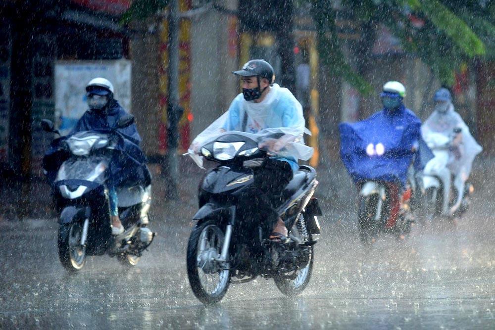 Thông tin mới nhất về bão số 2: Miền Bắc mưa dông lớn đến bao giờ? - Ảnh 1. Thông tin mới nhất về bão số 2: Miền Bắc mưa dông lớn đến bao giờ? - Ảnh 1.