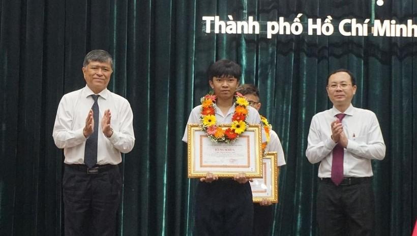 Tuyên dương học sinh giỏi tiêu biểu TPHCM năm học 2021-2022 ảnh 2