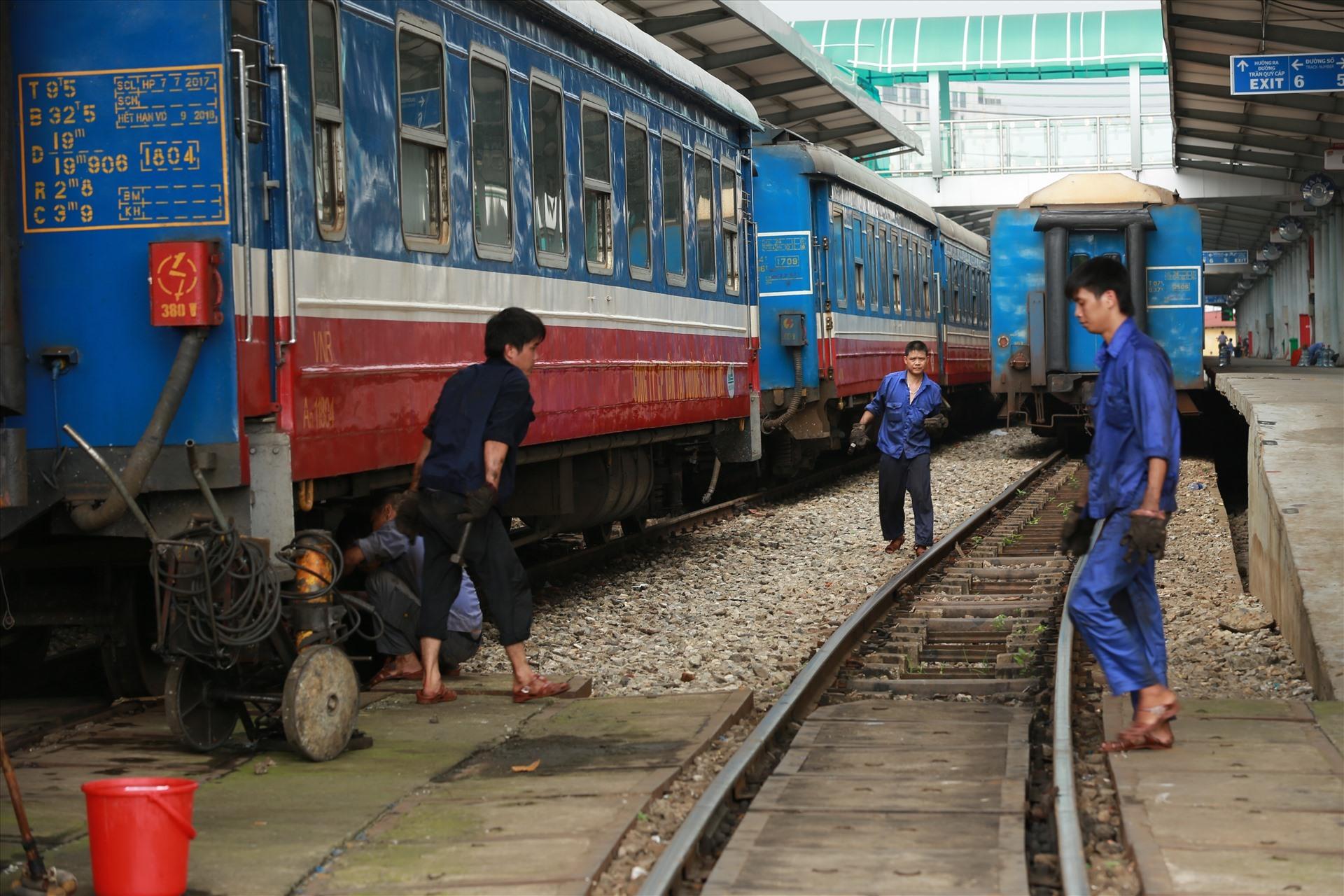 Đường sắt tốc độ cao Bắc - Nam: Suất đầu tư lớn, lo ngại nợ công ngày càng phình to