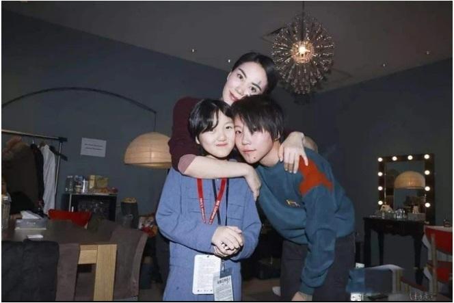 Con gái 16 tuổi của Vương Phi: Tiểu thư ngậm thìa vàng, ngày càng xinh đẹp - Ảnh 4.