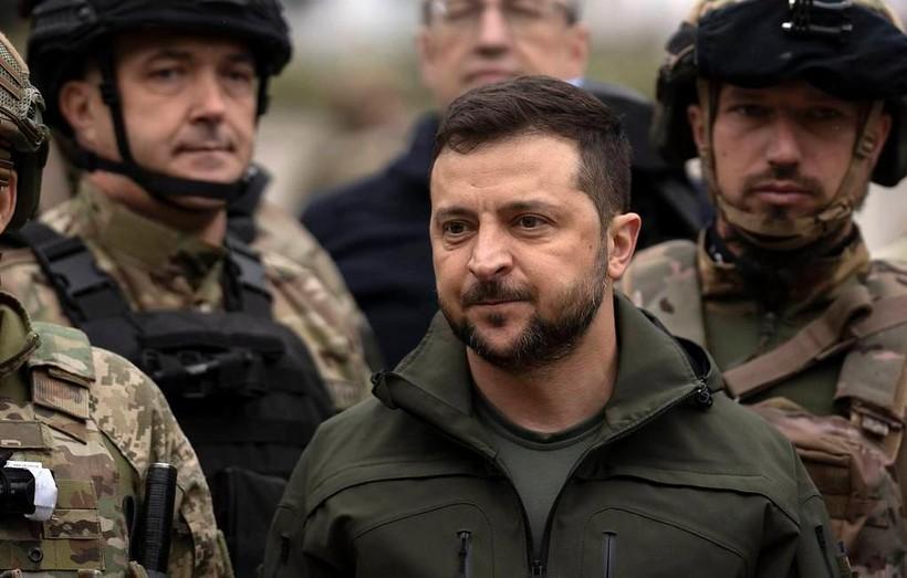 Tổng thống Zelensky đến thăm Izyum