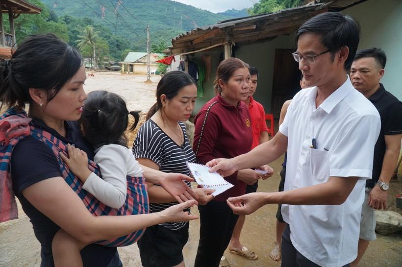 Sở GD&ĐT Nghệ An hỗ trợ học sinh, giáo viên có nhà bị lũ cuốn trôi hoàn toàn ảnh 2